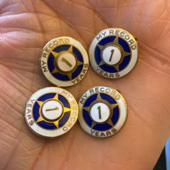 Vintage lot of boy/Girl Scout pins - Picture 3 of 5